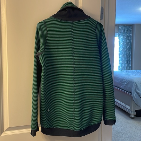Lululemon Avenue Pullover - Picture 9 of 10